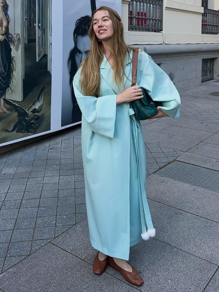 Цветное инспо для тех, кто устал от черного! Какие цвета забрали бы себе в гардероб?