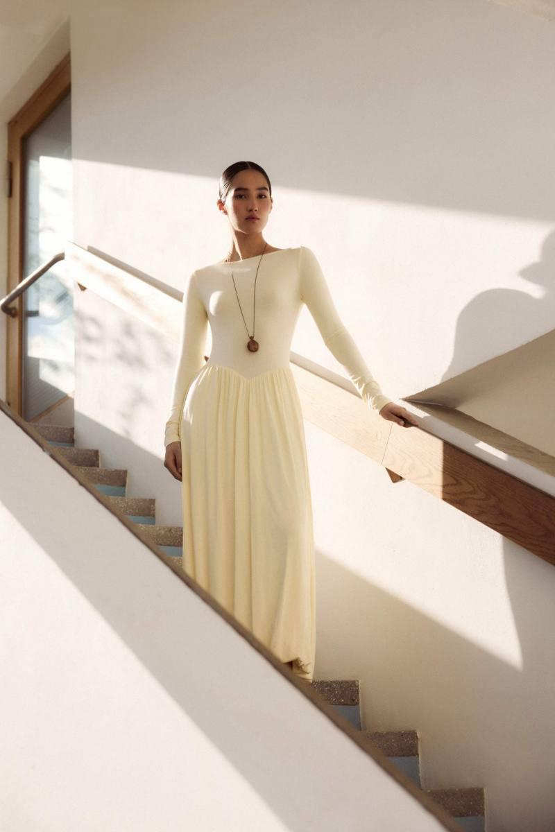 Завораживающее платье нежно-лимонного цвета скоро появится в продаже у Rosi. Очень по мне вся эта элегантная тематика. А вам как? 