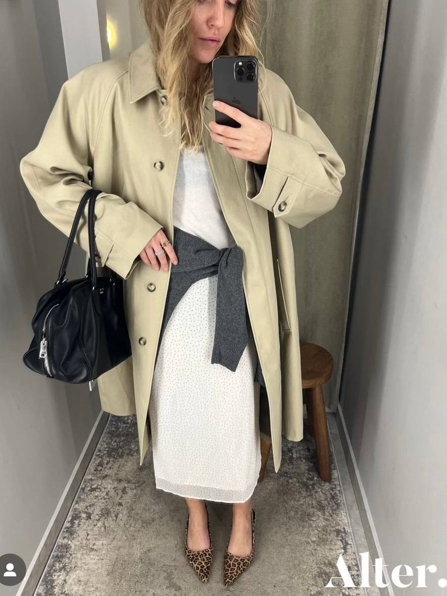 Постоянно обращаю внимание, что тренчи или ветровки под тренч + бельевая тематика - очень удачное сочетание. Даже удалось вам примеров наковырять по разным источникам. 

Это я к чему? В силу профессиональной деформации, уже раздумываю над осенними гардеробами и подсознательно запоминаю, что мы туда заберем и как мы это будем носить.