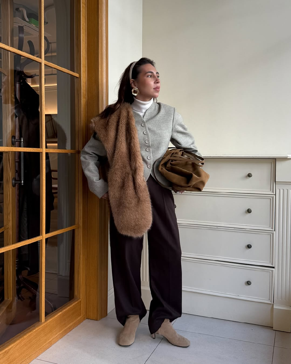 To, что отправляется в wish list у каждой модницы 🤍

«Костюм Madame scientist»

Носить можно как костюмом полностью, так и отдельно жакет, сочетая его с другими брюками из вашего гардероба, как сделала это наша муза и роскошная Эльвина @radikovnaa_el

Настроение образа считывается с первого взгляда 💔