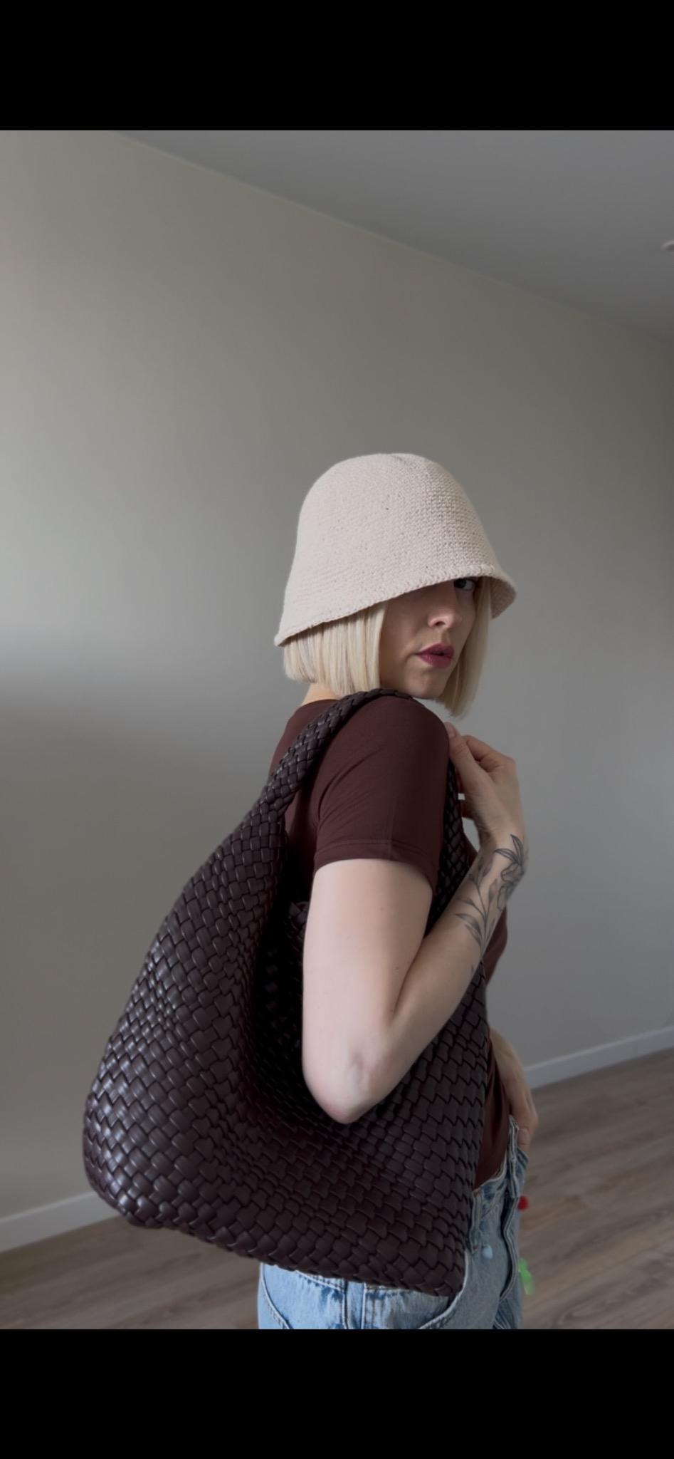 Как мне нравится тренд на головные уборы, а именно панамы😍
