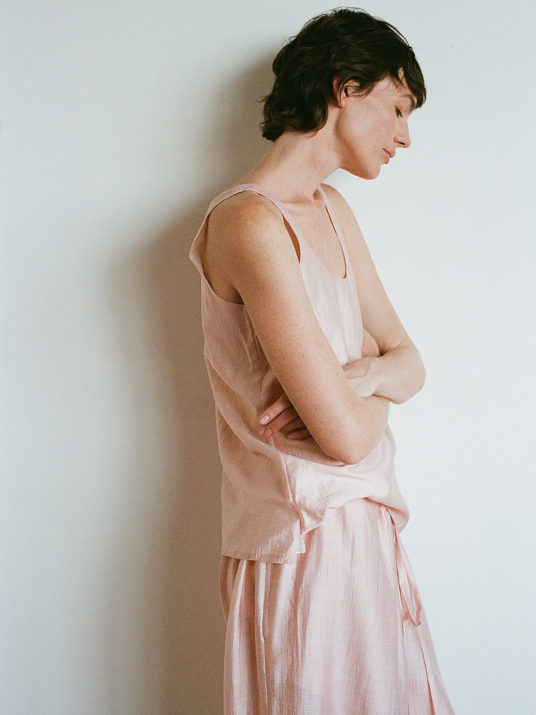 Невероятно красивый сет с аладдинами в новинках Maison🤩
Шёлк в актуальном нежно- розовом оттенке - абсолютная нежность💔