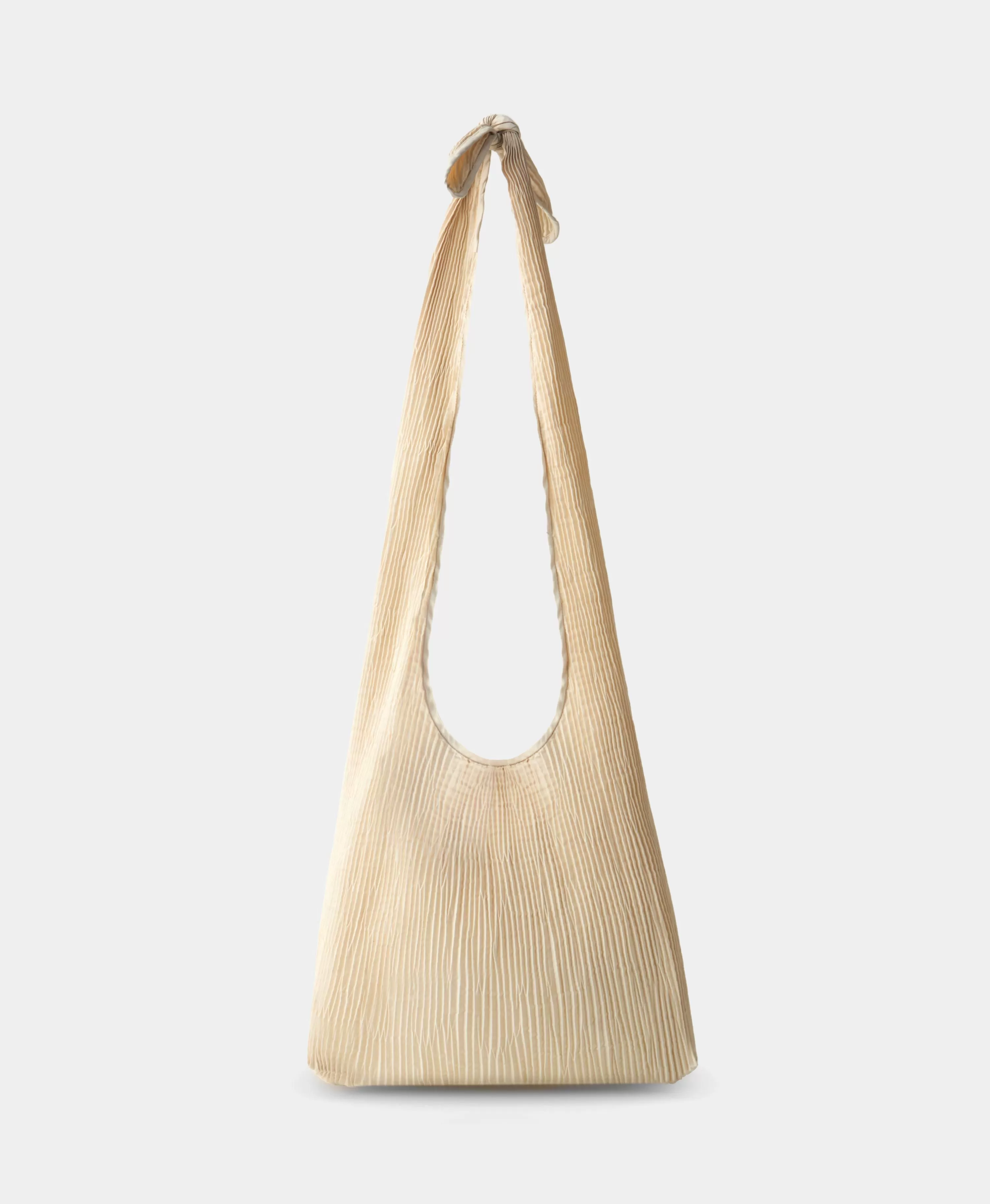 Обратила бы внимание на эти новинки у ÁSKENT🤌🏻

Сумки из гофрированного текстиля в двух актуальных моделях: кисет и хобо. Лёгкие, воздушные, идеальны для лета - когда хочется комфорта, минимального веса и стильных акцентов в образе🤩