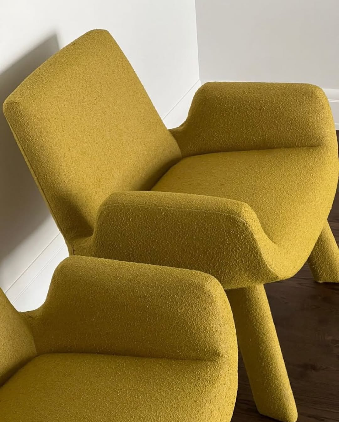 трепетно наблюдаем за тем, как предметы annki находят свой дом. собрали ваши интерьеры в постоянной рубрике #annkiathome 

——
базовый гардероб для вашего интерьера 

——
на фото:
1 — кровать basic / custom / buckle
2 — стол bill + скамья clover 2.0 
3 — кресло steve ++ / buckle / col: mustard
4 — диван plus + / конфигурация из 2х модулей + пуф runda 30 / velour 
5 — кресло steve ++ / eco wool / col: terra 
6 — кровать sova / velour / col: grass 
7 —  кресло steve / eco wool / col: grey
8 — диван plus + / конфигурация из 3х модулей / velour / yellow