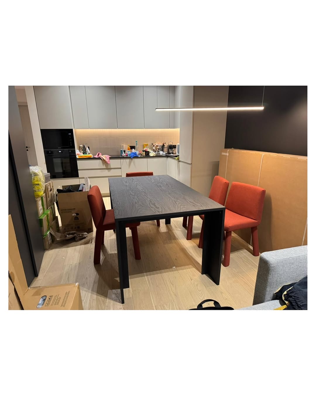 суббота для отдыха дома и постоянной рубрики #annkiathome. любуемся предметами annki® в ваших интерьерах. 

на фото:
1-4 — два дивана plus / конфигурация из 2 модулей / buckle / col: milk
5 — табурет clover / col: grass
6-7 — стол bill / раскладной / col: black, стулья steve dinner / eco wool / col: terra
8-9 — скамья clover 2.0 / col: xmas
10 — кровать cube / col: linen