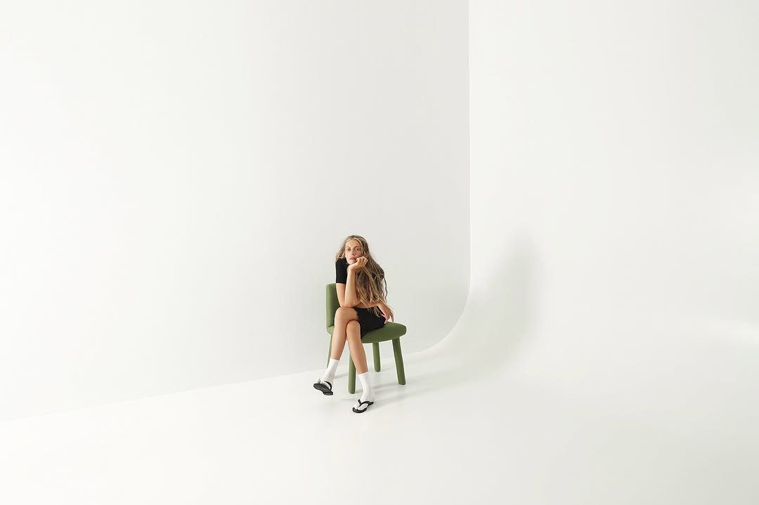 mood: the office

понедельник — повод позаботиться о своём комфорте. признайтесь себе в любви — купите себе steve. как майкл скотт купил себе кружку world’s best boss.
если заботиться о себе, то так:

“i bought this for myself.” — michael scott 
// steve carell, the office, nbc, 2005–2013

———
(a)object: steve dinner
upholstery: eco wool, belgium 
col: hedge
#steve_dinner_chair