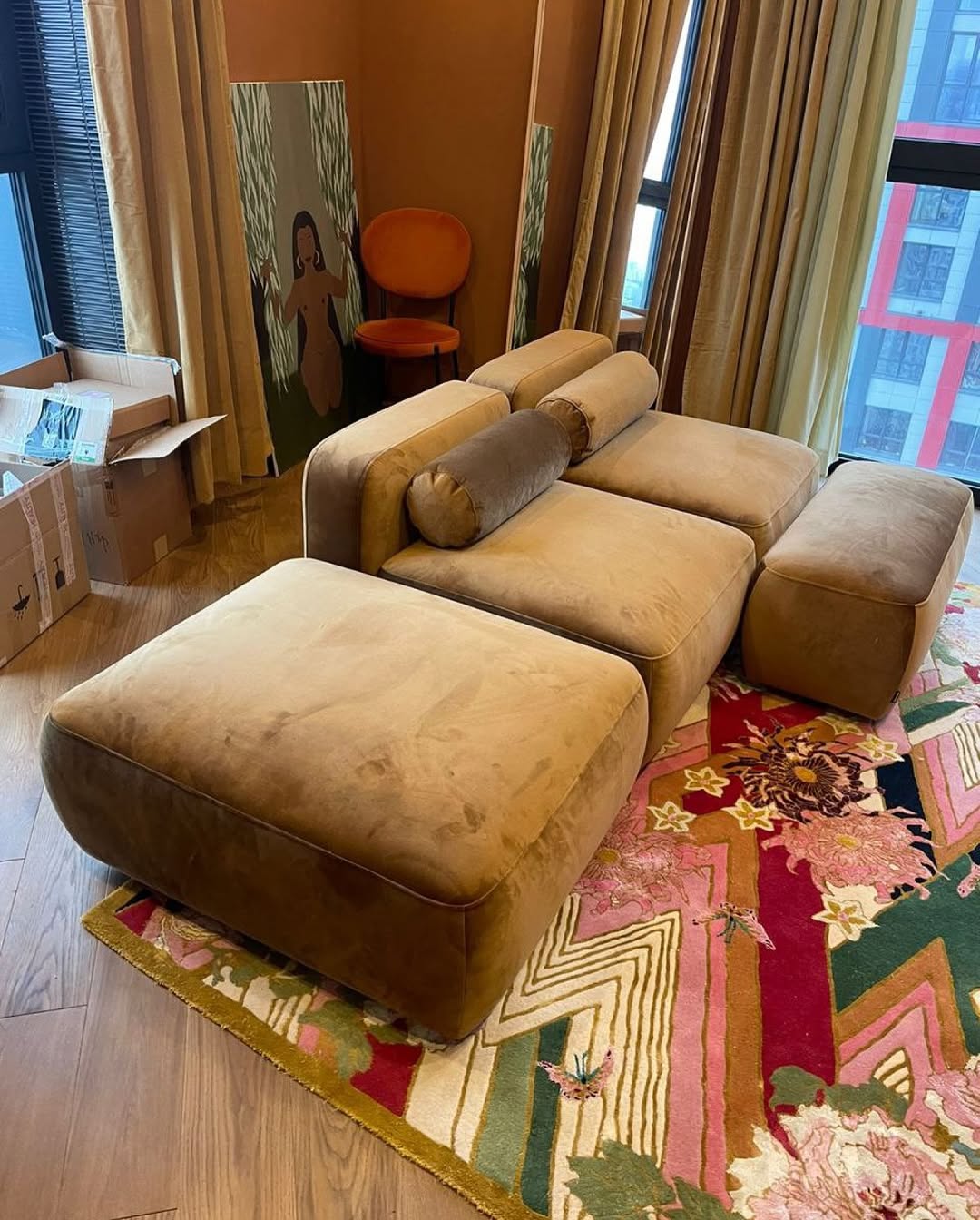 проводим новогодние праздники дома и вдохновляемся кадрами из рубрики #annkiathome. наблюдаем, как предметы annki живут в ваших интерьерах 

——
1 — диван plus+ / конфигруация из 6 модулей / buckle / col: natural
2 — диван plus+ / конфигруация из 4 модулей / velour / col: mustard
3 — диван plus+ / конфигруация из 2 модулей / velour / col: mars
4 — кровать basic / col: linen
5 — кресло steve / velour / col: pink
6 — стол bill / col: black 
7 — диван bono / velour
8, 9 — диван plus+ / конфигруация из 2 модулей / buckle / col: milk, кресло steve / buckle / col: milk
10 — кресло steve / buckle / col: beige