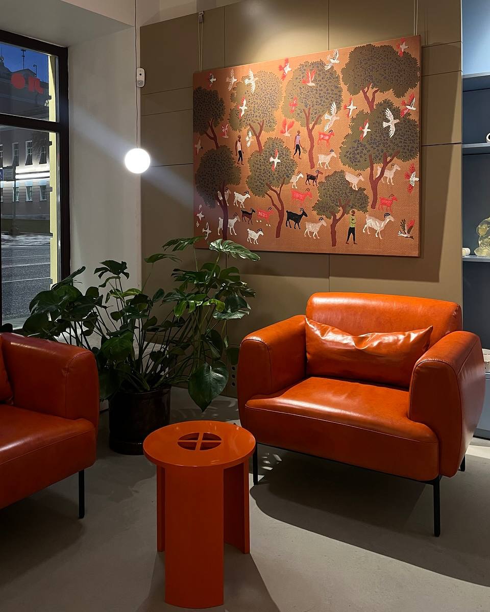 кресло bono названо в честь солиста ирландской рок-группы u2. потому что мастодонт среди кресел, а за лаконичными формами скрывается бунтарский характер. 

nb!: мы ценим ваше время, поэтому заранее изготовили каркасы для кресел bono — вам осталось только выбрать обивку и цвет. 

——
(a)object: bono chair
upholstery: leather / made in italy
col: spice
#bono_chair