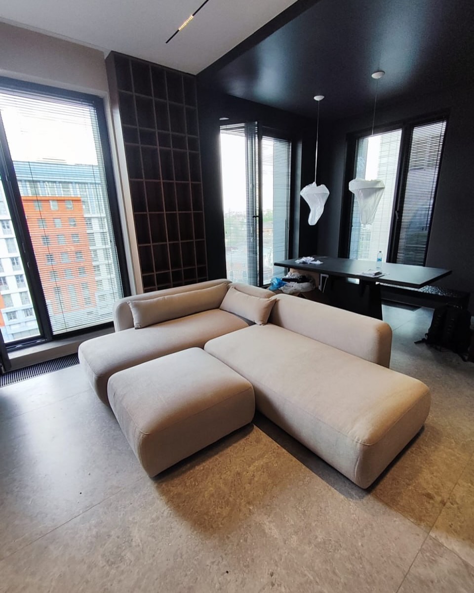 сегодня суббота, значит пришло время для нашей постоянной и любимой подборки #annkiathome — это фотографии, которыми вы с нами делитесь: иногда это кадры сразу после распаковки, иногда это будничная рутина, иногда это интерьерные съёмки… но всегда эти кадры живые. без фильтров и прочих прикрас.

(a)objects:
1 — диван plus+ / 3 модуля (2 козетки + 1 подлокотник + пуф) #plus_sofa 
2-3 —диван hero #hero_sofa 
4-5 — кастомный диван (геометричный)
6-7 — кастомный диван (полукруглый)
8 — диван plus+ / 3 модуля 
9 — кресло steve++
10 — статья clover classic / массив дерева + масло, цвет: milk #clover_bench 
11 — кровать sóva #sova_bed
12 — диван plus+ / базовая конфигурация: 2 модуля + 2 подлокотника 
13 — кровать basic #basic_bed