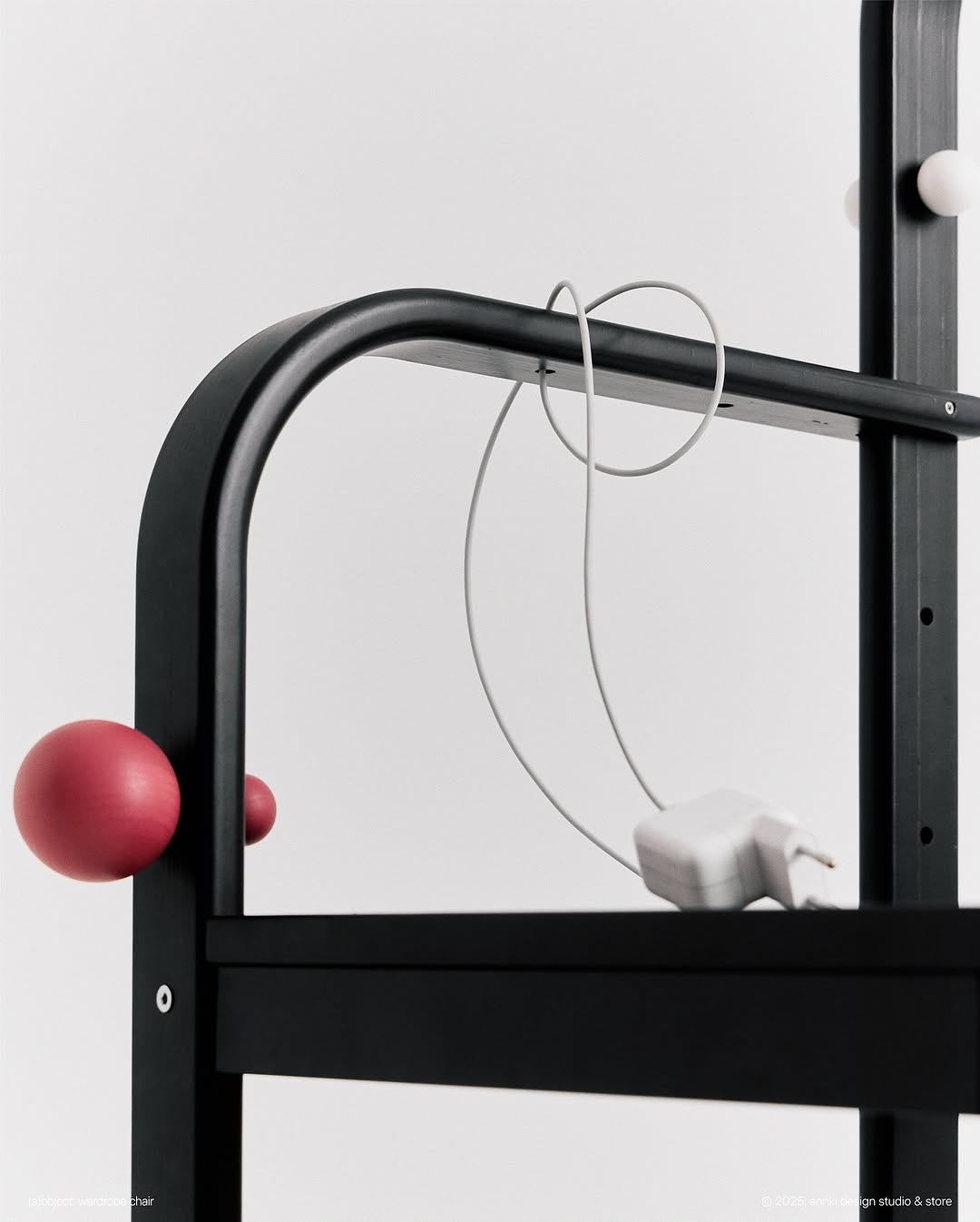 mood: office routine.

стул-гардероб не только отличный напарник в выборе look of the day, но и надежный коллега в офисе. придумывайте свои сценарии использования предметов. think outside the box!

———
(a)object: wardrobe chair
col: black
#wardrobe_chair