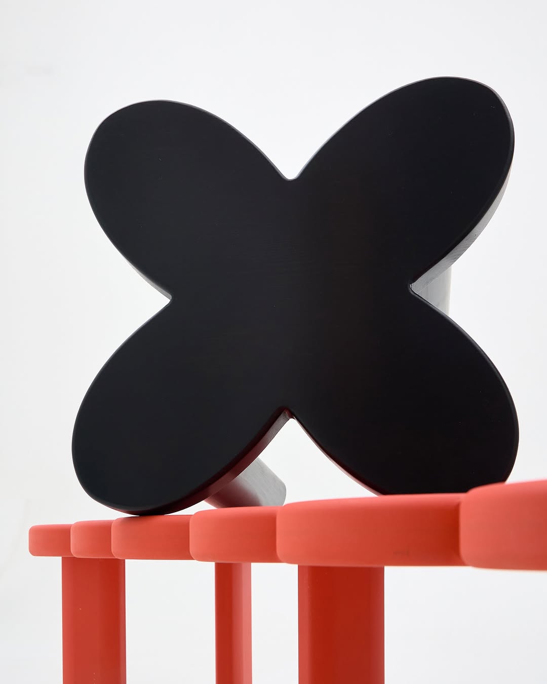 в традициях многих культур есть поверье, что четырехлистник приносит удачу нашедшему. вам повезло, и нет необходимости искать свой клевер — ведь он уже нашел вас. 

——
(a)object: clover stool
col: black
#clover_stool

(a)object: clover bench 2.0
col: xmas 
#clover_bench