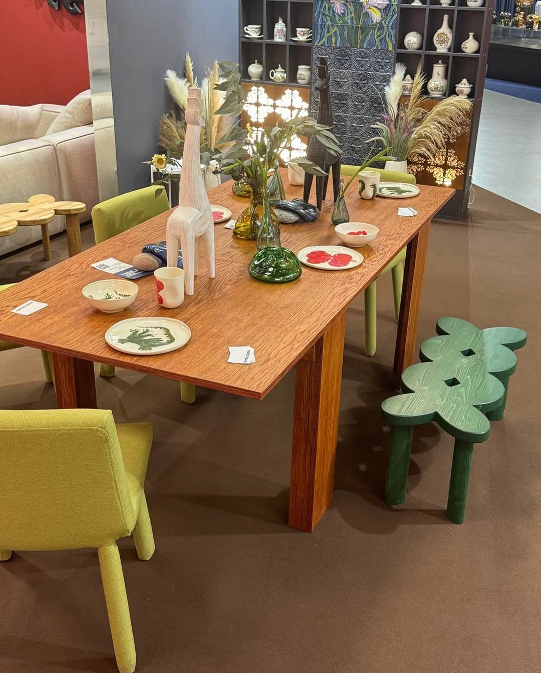 в вашей [и нашей] любимой рубрике #annkiathome делимся кадрами с предметами annki® в разных локациях и ситуациях. 

——
на фото: 

1 — стул steve dinner в чехле из новогодней коллекции python* — на недавней выставке мниид 
*итальянский деним, который будет красиво стариться (возраст ему к лицу). мы уверены, что с годами skin python станет ещё круче с появлением потёртостей
2 — стул steve dinner в рыжей экокоже + skin python // стул steve dinner в молочном букле + yeti skin // кресло steve, buckle, col: grass // кресло steve в чёрной коже // стул гардероб annki® x стокманн // диван workaholic в фирменной экошерсти — павильон на мниид 
3 — стол bill / раскладной + стулья steve dinner / eco wool / col: grass + скамья clover classic — зона столовой на мниид 
4-5 — диван plus / конфигурация из 2х модулей / раскладной / eco wool / col: winter moss
6 — стулья steve dinner / jacquard / zebra —  в новом пространстве «локалы» по адресу: петровский бульвар 1с1
7 — кресло bono / leather / col: mustard — в пространстве «локалы»
8 — табурет clover / ясень — в пространстве «локалы»
9-10 — кровать cube / buckle / col: milk
11 — диван plus / конфигурация из 5 модулей / раскладной / eco wool / col: grey
12 — кресло steve / eco wool / col: terra