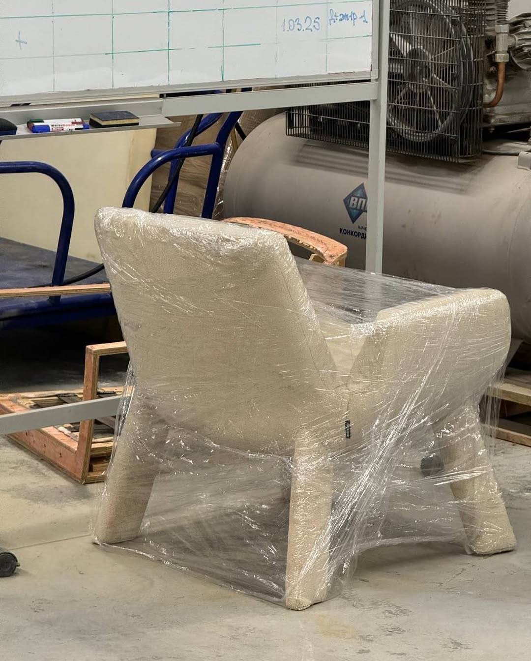 традиционно проводим субботу с постоянной рубрикой #annkiathome. делимся вашими кадрами с предметами annki в разных интерьерах и ситуациях. 
 ———
на фото: 
1 — кресло steve ++ / buckle / col: milk
2 — скамья clover 2.0 / custom col: pink / location: @eggsellent.ru 
3 — новая упаковка для скамей clover 
4 — диван plus + / конфигурация из 3х модулей / eco wool / col: grey
5 — кресло steve / eco wool / col: mars
6 — скамья clover 2.0 / col: yellow / @leralilak 
7 — кровать sova / leather 
8 — кресло steve ++ / buckle / col: milk
9 — диван plus + / конфигурация из 3х модулей / velour / col: natural
10 — скамья clover / col: wood
11 — кровать sova / eco wool / col: mars 
12 — диван plus + / конфигурация из 2х модулей / velour / col: natural