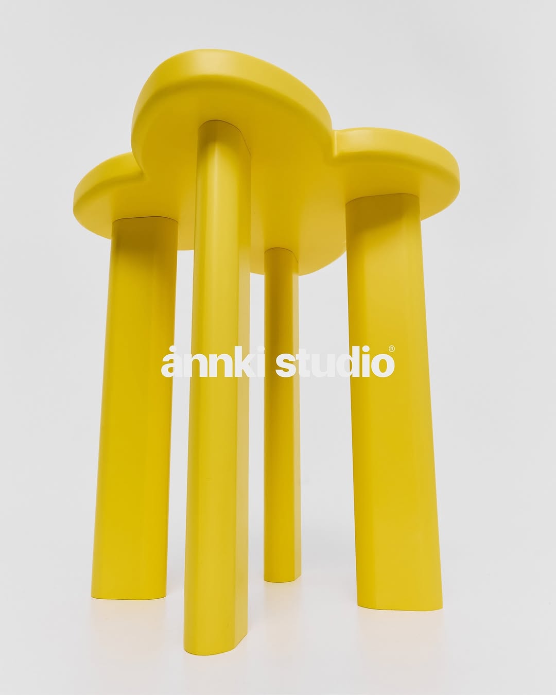 тот самый табурет из третьяковки. 

clover находится в фонде московского музея дизайна и сейчас экспонируется в третьяковской галерее на крымском валу. радуемся, что предметы бренда стали признанными произведениями искусства и очередной раз убеждаемся, что мебель ånnki studio — это не просто мебель.

———
(a)object: clover 2.0 stool
col: yellow
#clover_stool