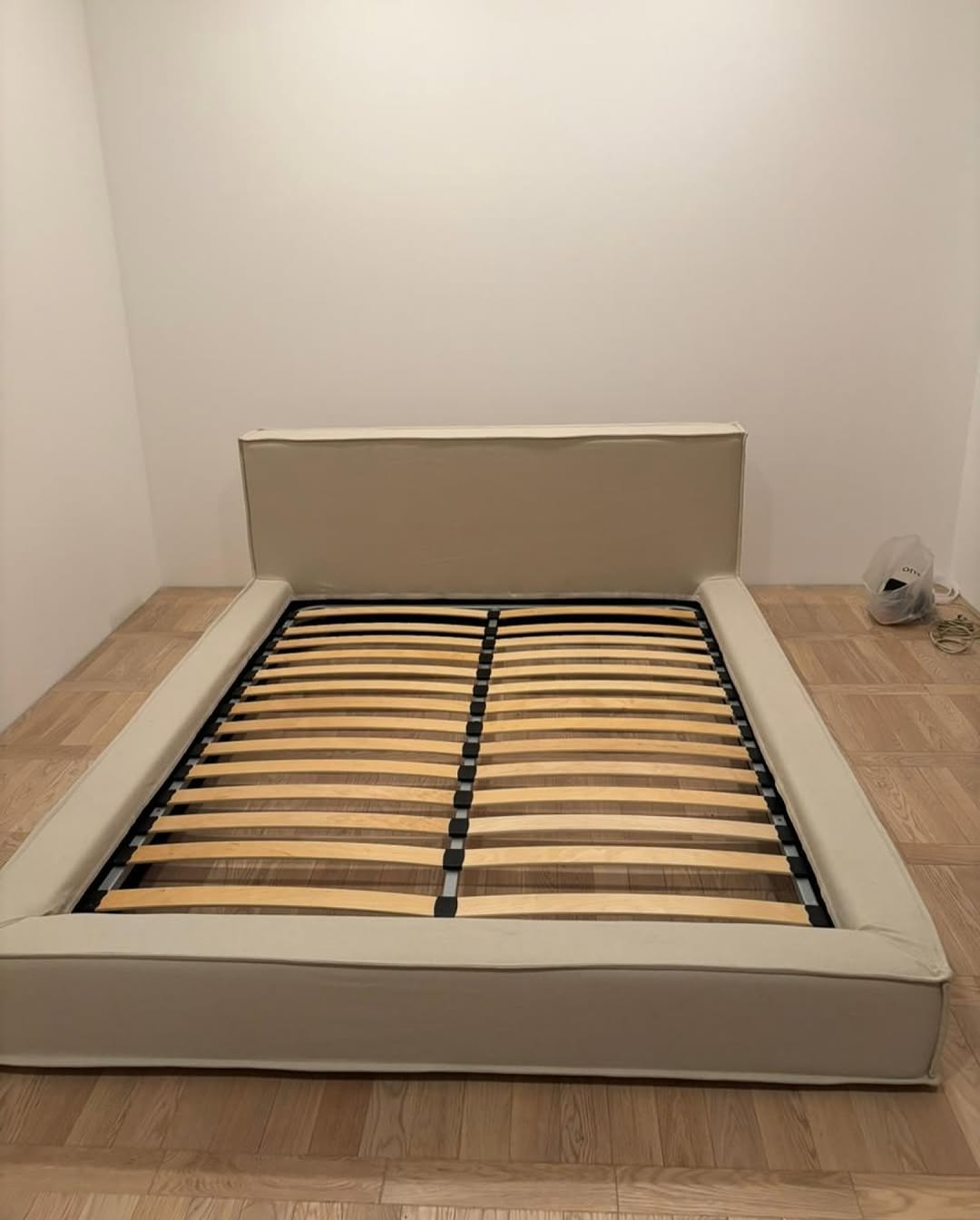 в вашей [и нашей] любимой рубрике #annkiathome делимся кадрами с предметами annki® в разных локациях и ситуациях. 

——
на фото: 

1 — стул steve dinner в чехле из новогодней коллекции python* — на недавней выставке мниид 
*итальянский деним, который будет красиво стариться (возраст ему к лицу). мы уверены, что с годами skin python станет ещё круче с появлением потёртостей
2 — стул steve dinner в рыжей экокоже + skin python // стул steve dinner в молочном букле + yeti skin // кресло steve, buckle, col: grass // кресло steve в чёрной коже // стул гардероб annki® x стокманн // диван workaholic в фирменной экошерсти — павильон на мниид 
3 — стол bill / раскладной + стулья steve dinner / eco wool / col: grass + скамья clover classic — зона столовой на мниид 
4-5 — диван plus / конфигурация из 2х модулей / раскладной / eco wool / col: winter moss
6 — стулья steve dinner / jacquard / zebra —  в новом пространстве «локалы» по адресу: петровский бульвар 1с1
7 — кресло bono / leather / col: mustard — в пространстве «локалы»
8 — табурет clover / ясень — в пространстве «локалы»
9-10 — кровать cube / buckle / col: milk
11 — диван plus / конфигурация из 5 модулей / раскладной / eco wool / col: grey
12 — кресло steve / eco wool / col: terra