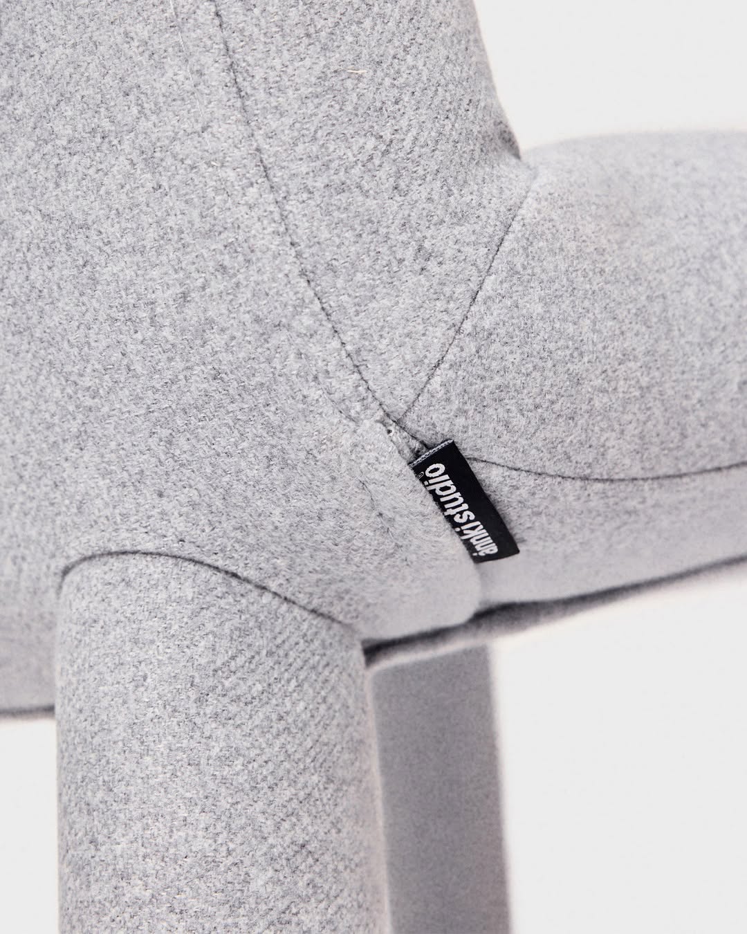 the color of truth is grey.
/ цитата, andré gide, французский писатель и нобелевский лауреат.

———
(a)object: steve dinner chair
upholstery: eco wool
col: grey
#steve_dinner_chair