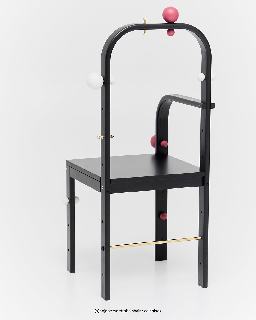 fyi: вешалки на стуле-гардеробе можно выполнить в любом цвете и форме [не ограничиваем вас в идеях!]

арт-объект, который станет незаменимой частью вашего «базового гардероба».

——
(a)object: wardrobe chair
col: black
#wardrobe_chair