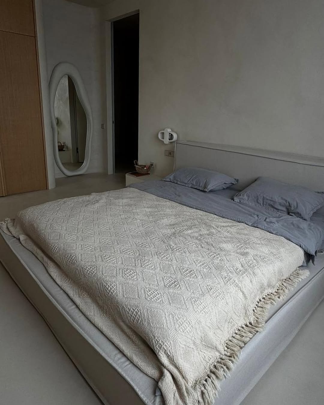 #annkiathome — это постоянная рубрика, в которой мы делимся вашими фотографиями.
⠀
тем, как диваны, кровати и стулья ånnki становятся частью утра за чашкой кофе, вечерних посиделок и просто тихих моментов дома.
⠀
спасибо, что впускаете нас в своё пространство. ведь именно там мебель обретает характер и историю.

———
на фото: 
1 — кресло steve / upholstery: buckle / col: grey / @chuganova_katya / #steve_chair
2 — пуф runda 40 / upholstery: jacquard / col: zebra / #pouf_runda
3-4 — кровать cube / upholstery: buckle / col: milk / #cube_bed
5 — скамья clover / upholstery: wood / col: green / #clover_bench
6 — диван plus+ / 2 модуля, 1 подлокотник / upholstery: buckle / col: milk / #plus_sofa
7 — диван plus+ / 2 модуля, 2 подлокотника / upholstery: buckle / col: mocco / #plus_sofa
8 — диван custom / upholstery: velour / col: yellow / табурет clover / upholstery: wood / col: black / location: @projectlife24.ru / #clover_stool
9 — диван plus+ / 2 модуля, 1 подлокотник/ upholstery: buckle / col: milk / #plus_sofa
10 — кровать cube / upholstery: velour / col: natural / #cube_bed
11 — скамейки clover / col: blue / location: @skolkovo_therink / #clover_bench
12 — диван hero угловой / upholstery: velour / col: grey / #hero_sofa
13 — кресло steve / upholstery: velour / col: grey / #steve_chair
14 — steve dinner / upholstery: buckle / col: milk / #steve_dinner_chair / кресло steve ++ / upholstery: eco wool / col: mars / #steve_chair
15 — кресла steve ++ / upholstery: eco wool / col: red / #steve_chair
16 — скамья clover 2.0 / col: xmas / #clover_bench