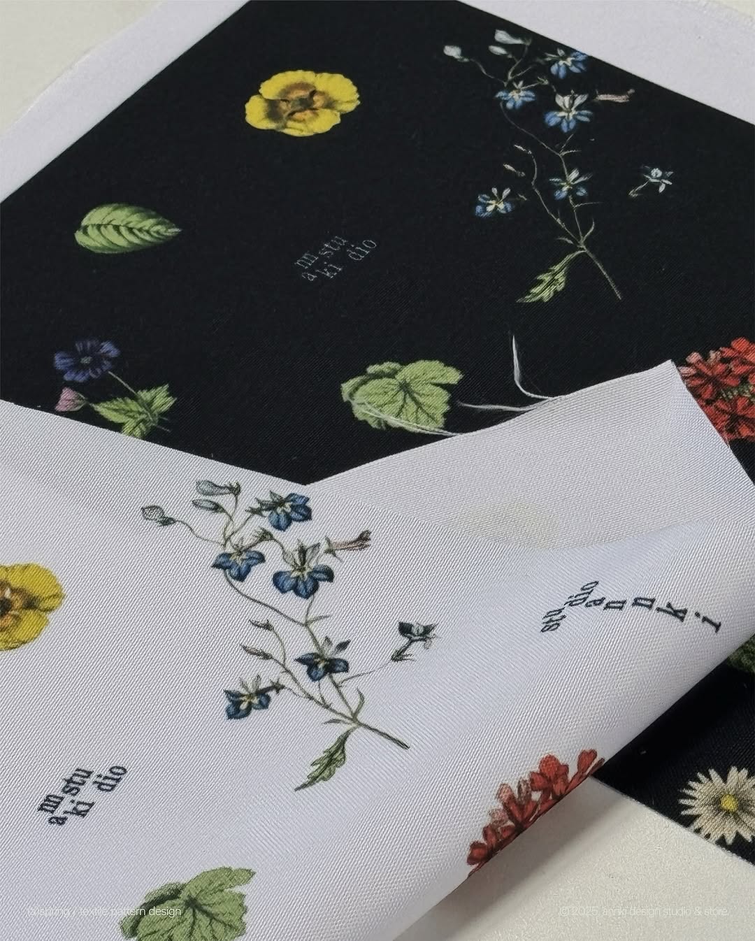 придёт весна и цветы распустятся сами.

скоро презентуем вам коллекцию чехлов (a)skin для кресел и стульев steve. паттерн брендированный, текстиль водоотталкивающий.

———
(a)spring / floral pattern / outdoor textile
#annki_skins