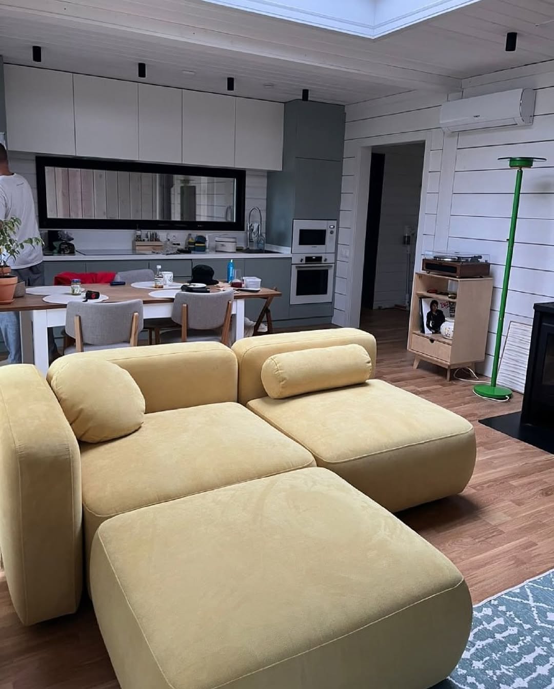 трепетно наблюдаем за тем, как предметы annki находят свой дом. собрали ваши интерьеры в постоянной рубрике #annkiathome 

——
базовый гардероб для вашего интерьера 

——
на фото:
1 — кровать basic / custom / buckle
2 — стол bill + скамья clover 2.0 
3 — кресло steve ++ / buckle / col: mustard
4 — диван plus + / конфигурация из 2х модулей + пуф runda 30 / velour 
5 — кресло steve ++ / eco wool / col: terra 
6 — кровать sova / velour / col: grass 
7 —  кресло steve / eco wool / col: grey
8 — диван plus + / конфигурация из 3х модулей / velour / yellow