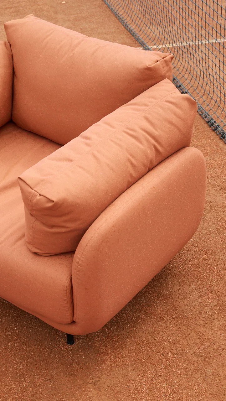 workaholic™ collection
designed with purpose — driven by passion.

коллекция вышла на улицу — чтобы быть стойким напарником в ваших достижениях.

———
(a)object: workaholic armchair 
upholstery: outdoor
col: terra
location: tennis court 
#workaholic_collection