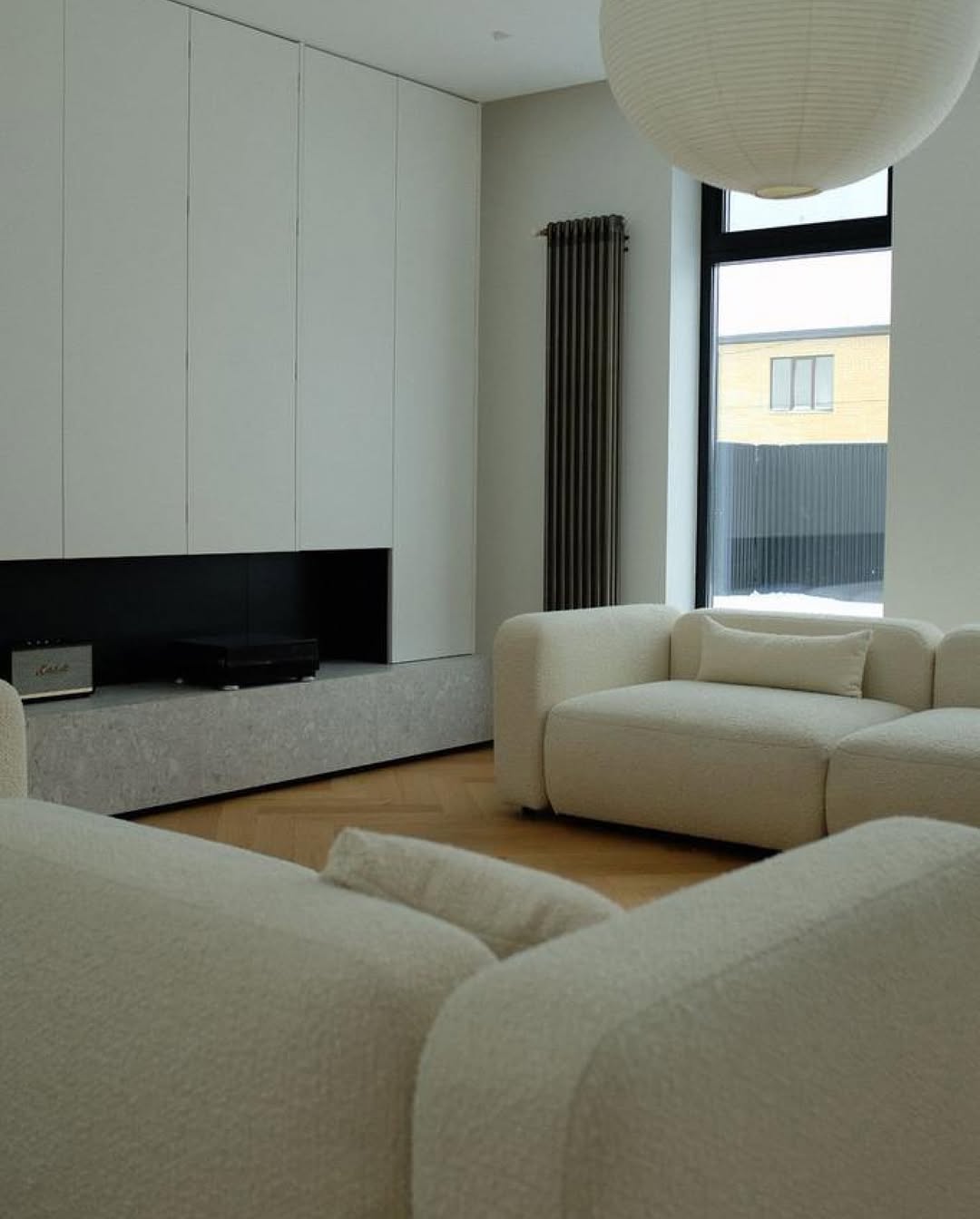 суббота для отдыха дома и постоянной рубрики #annkiathome. любуемся предметами annki® в ваших интерьерах. 

на фото:
1-4 — два дивана plus / конфигурация из 2 модулей / buckle / col: milk
5 — табурет clover / col: grass
6-7 — стол bill / раскладной / col: black, стулья steve dinner / eco wool / col: terra
8-9 — скамья clover 2.0 / col: xmas
10 — кровать cube / col: linen