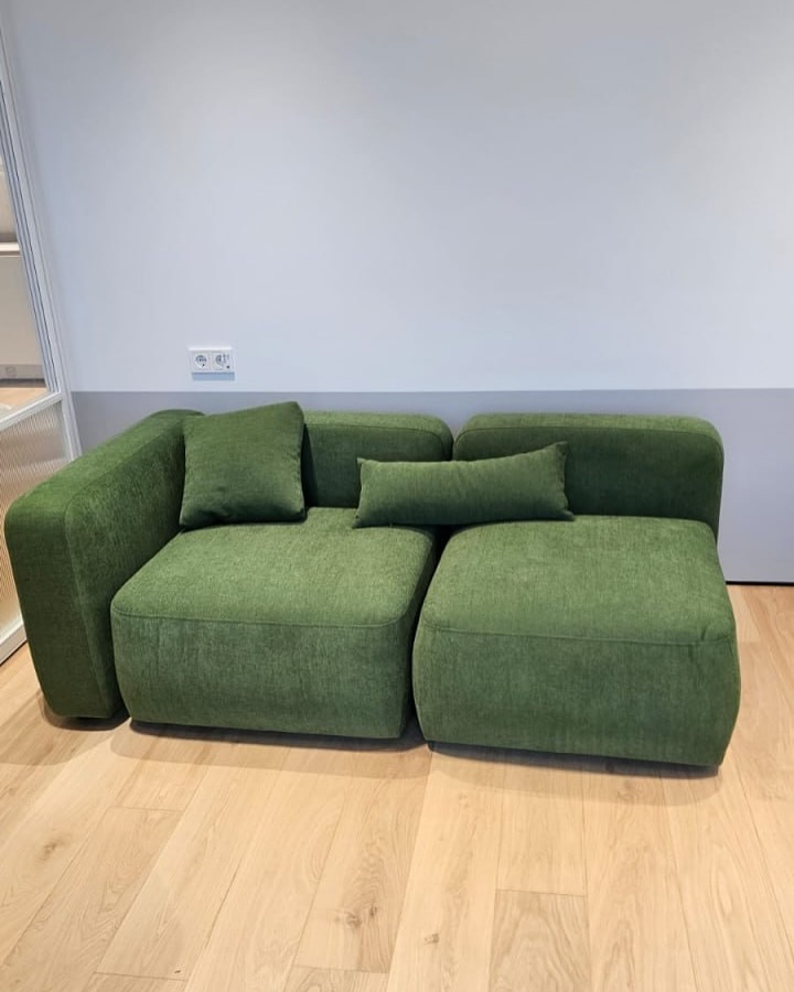 распаковали — влюбились.

да, это наша постоянная рубрика #annkiathome — актуальная подборка, где предметы annki® находят свои дома. реакции без фильтров, эмоции без сценария.

———
1 — загрузка фуры с предметами @annki.studio / фотография сделана нашим упаковщиком Арсением / локация: annki factory 
2-3 — диваны hero и кресла steve / локация: москва, коворкинг «соль»
4 — кресла bono / москва, коворкинг «соль»
5 — кресла steve++ / москва, коворкинг «соль»
6-7 — диван plus+ air (на ножках) / конфигурация: 2 модуля + 2 подлокотника / обивка: велюр
8-9 — кровать basic / обивка: букле
10 — диван plus+ / spring drop / базовая конфигурация: 2 модуля + 1 подлокотник / обивка: микровелюр, цвет: grass
11 — диван plus+ / обивка: букле, цвет: milk
12 — кресло steve / обивка: английская кожа, цвет: cognac