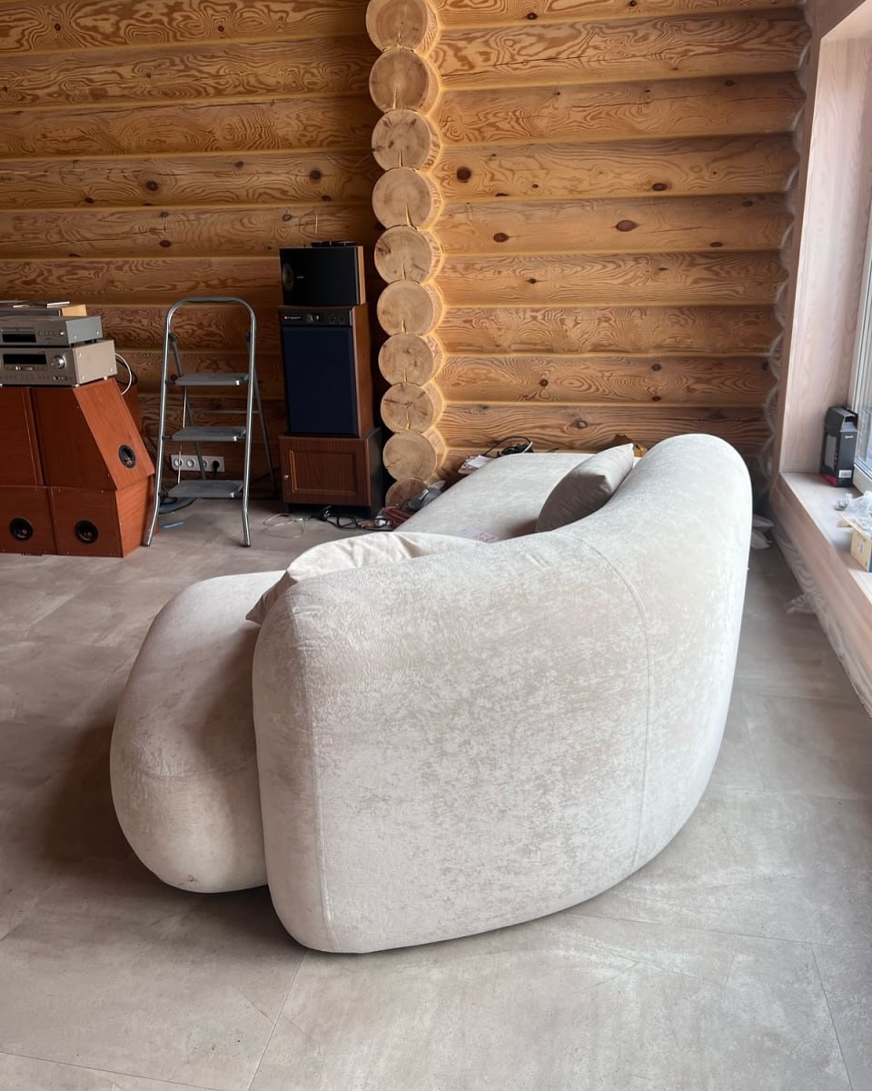 сегодня суббота, значит пришло время для нашей постоянной и любимой подборки #annkiathome — это фотографии, которыми вы с нами делитесь: иногда это кадры сразу после распаковки, иногда это будничная рутина, иногда это интерьерные съёмки… но всегда эти кадры живые. без фильтров и прочих прикрас.

(a)objects:
1 — диван plus+ / 3 модуля (2 козетки + 1 подлокотник + пуф) #plus_sofa 
2-3 —диван hero #hero_sofa 
4-5 — кастомный диван (геометричный)
6-7 — кастомный диван (полукруглый)
8 — диван plus+ / 3 модуля 
9 — кресло steve++
10 — статья clover classic / массив дерева + масло, цвет: milk #clover_bench 
11 — кровать sóva #sova_bed
12 — диван plus+ / базовая конфигурация: 2 модуля + 2 подлокотника 
13 — кровать basic #basic_bed