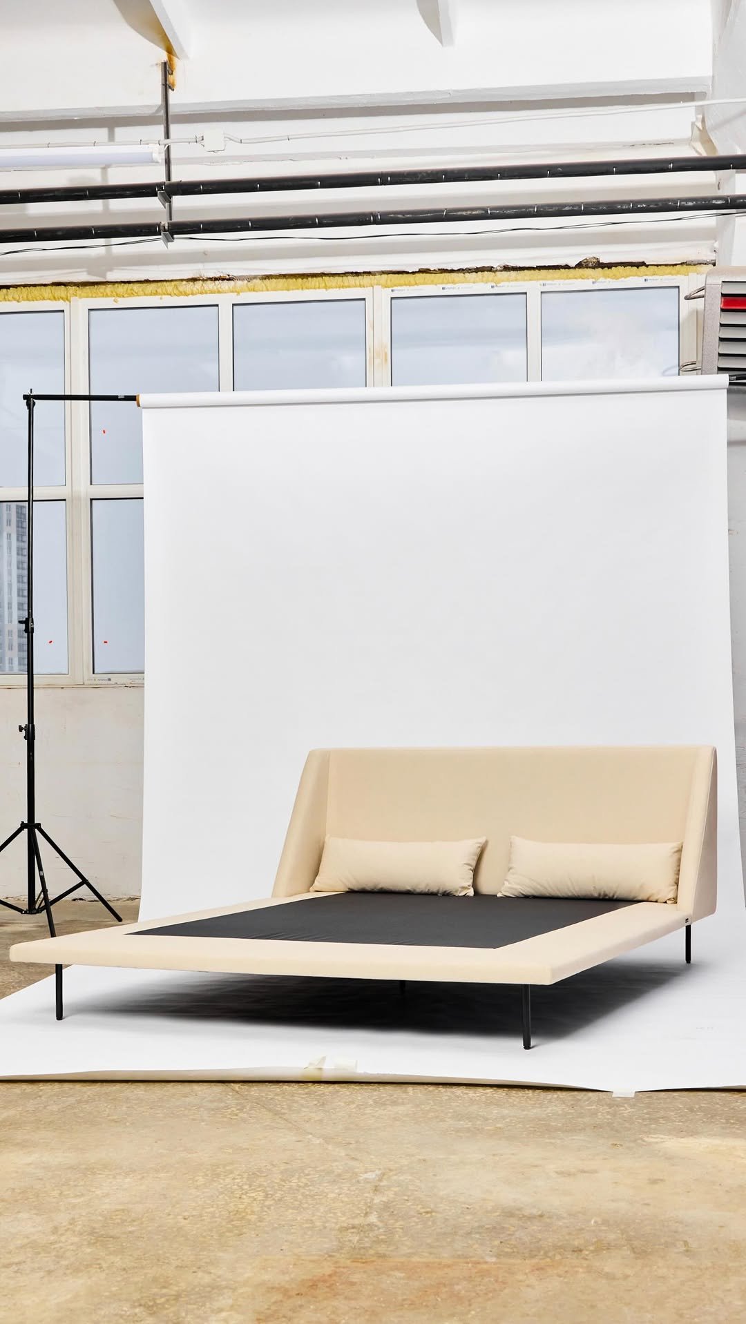 кровать sóva [со’ва], потому что со шведского «спать».

#sova_bed