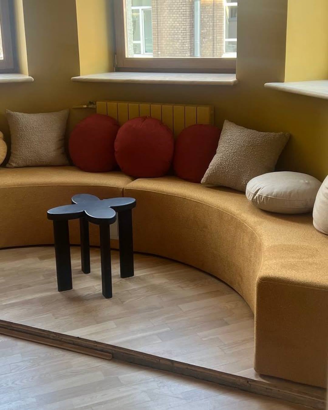 #annkiathome — это постоянная рубрика, в которой мы делимся вашими фотографиями.
⠀
тем, как диваны, кровати и стулья ånnki становятся частью утра за чашкой кофе, вечерних посиделок и просто тихих моментов дома.
⠀
спасибо, что впускаете нас в своё пространство. ведь именно там мебель обретает характер и историю.

———
на фото: 
1 — кресло steve / upholstery: buckle / col: grey / @chuganova_katya / #steve_chair
2 — пуф runda 40 / upholstery: jacquard / col: zebra / #pouf_runda
3-4 — кровать cube / upholstery: buckle / col: milk / #cube_bed
5 — скамья clover / upholstery: wood / col: green / #clover_bench
6 — диван plus+ / 2 модуля, 1 подлокотник / upholstery: buckle / col: milk / #plus_sofa
7 — диван plus+ / 2 модуля, 2 подлокотника / upholstery: buckle / col: mocco / #plus_sofa
8 — диван custom / upholstery: velour / col: yellow / табурет clover / upholstery: wood / col: black / location: @projectlife24.ru / #clover_stool
9 — диван plus+ / 2 модуля, 1 подлокотник/ upholstery: buckle / col: milk / #plus_sofa
10 — кровать cube / upholstery: velour / col: natural / #cube_bed
11 — скамейки clover / col: blue / location: @skolkovo_therink / #clover_bench
12 — диван hero угловой / upholstery: velour / col: grey / #hero_sofa
13 — кресло steve / upholstery: velour / col: grey / #steve_chair
14 — steve dinner / upholstery: buckle / col: milk / #steve_dinner_chair / кресло steve ++ / upholstery: eco wool / col: mars / #steve_chair
15 — кресла steve ++ / upholstery: eco wool / col: red / #steve_chair
16 — скамья clover 2.0 / col: xmas / #clover_bench