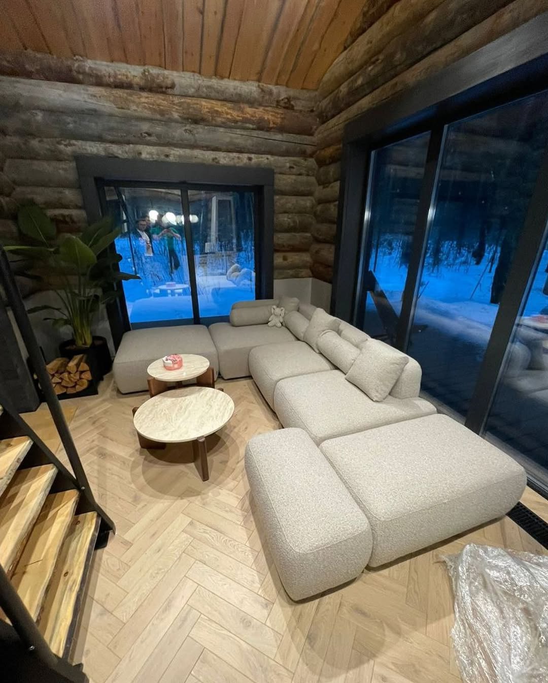 проводим новогодние праздники дома и вдохновляемся кадрами из рубрики #annkiathome. наблюдаем, как предметы annki живут в ваших интерьерах 

——
1 — диван plus+ / конфигруация из 6 модулей / buckle / col: natural
2 — диван plus+ / конфигруация из 4 модулей / velour / col: mustard
3 — диван plus+ / конфигруация из 2 модулей / velour / col: mars
4 — кровать basic / col: linen
5 — кресло steve / velour / col: pink
6 — стол bill / col: black 
7 — диван bono / velour
8, 9 — диван plus+ / конфигруация из 2 модулей / buckle / col: milk, кресло steve / buckle / col: milk
10 — кресло steve / buckle / col: beige