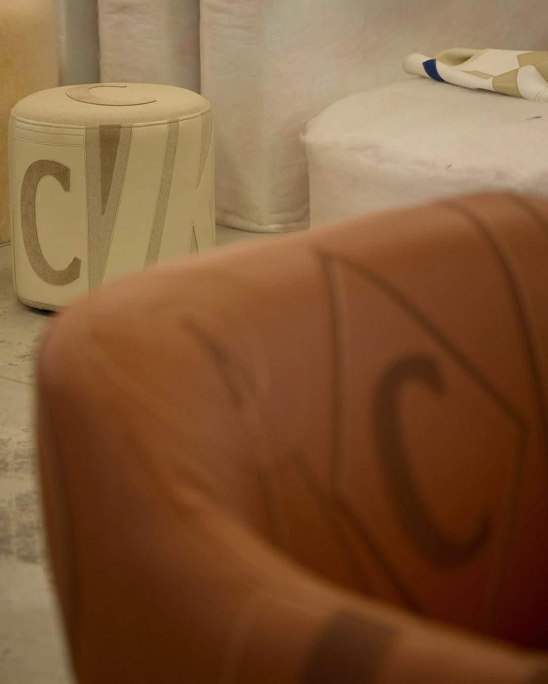 “the collector” objects 
location: annki® factory

#annki_factory 
#runda_pouf 
#ernest_chair