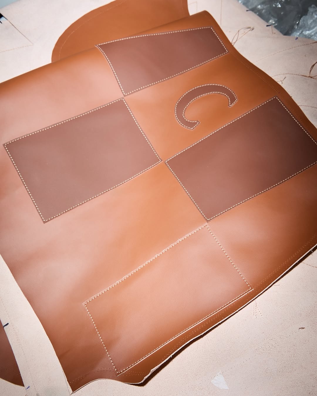 “the collector” objects 
location: annki® factory

#annki_factory 
#runda_pouf 
#ernest_chair